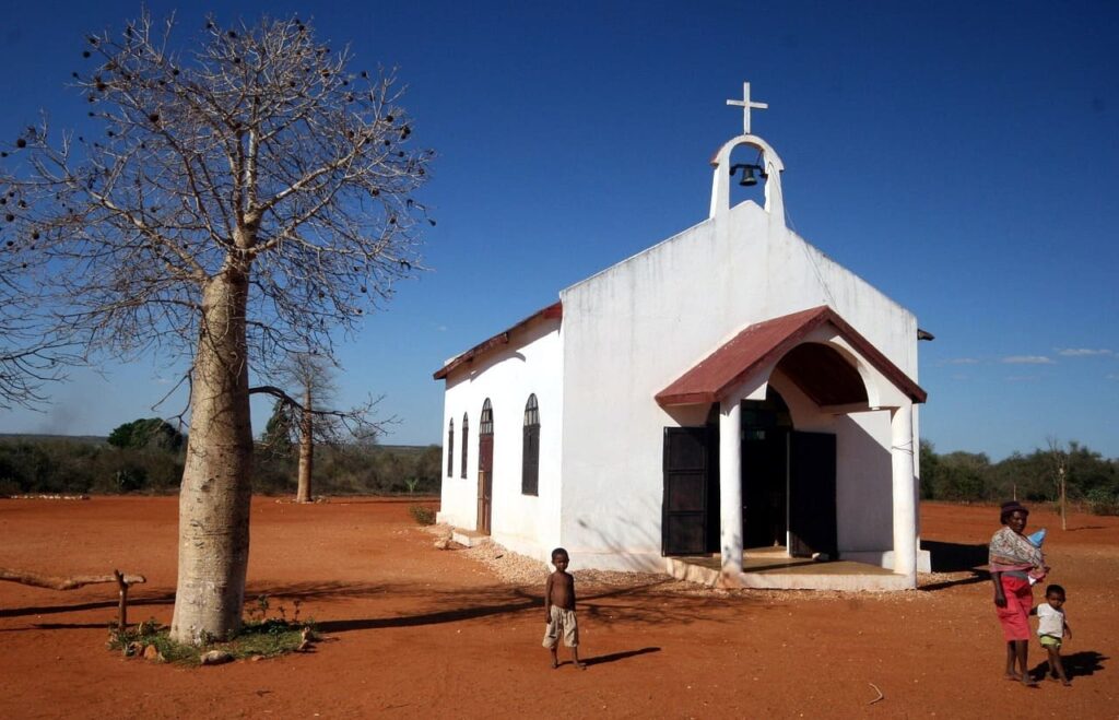 madagascar-Eglise isolée