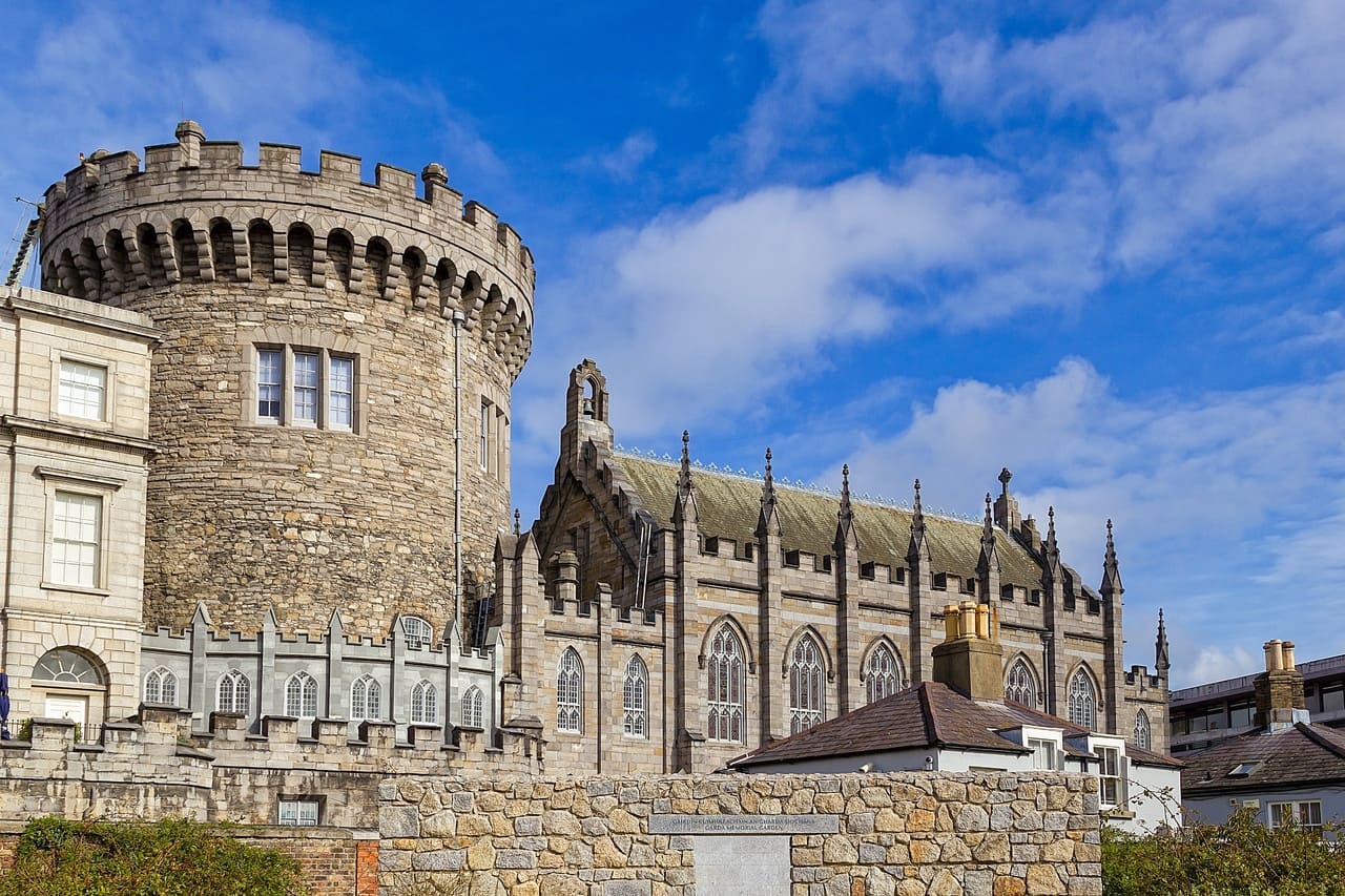 Explorez l’Irlande: châteaux, circuits touristiques et hébergements recommandés